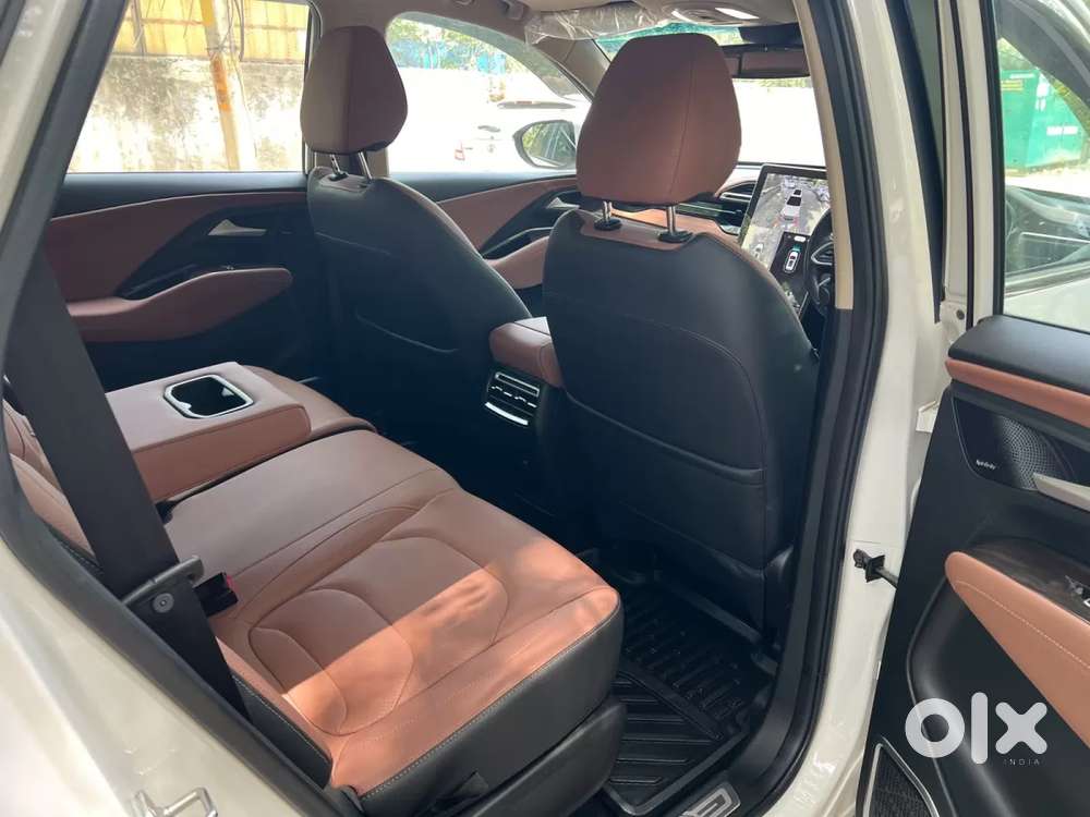Mg Hector Plus Savvy Pro 1.5 Turbo Petrol Cvt 7 Str Dual Tone, 2023,..
