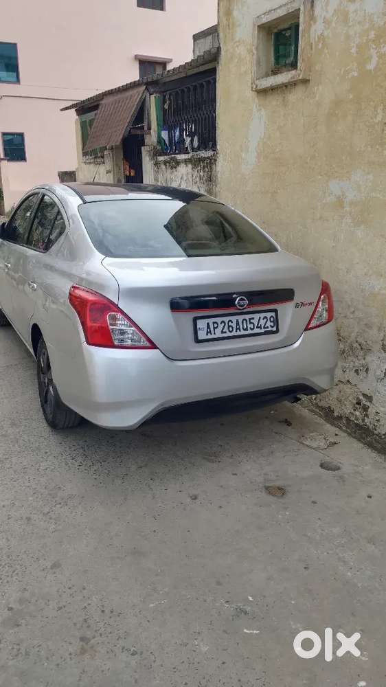 Nissan Sunny 2012