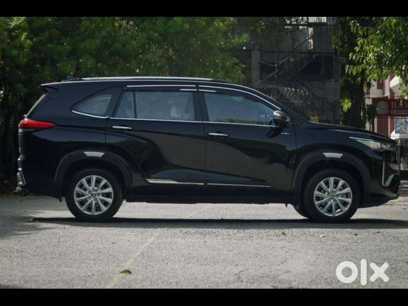 Toyota Innova Hycross 2.0 Vx (o) Hybrid 8 Str, 2025, Petrol