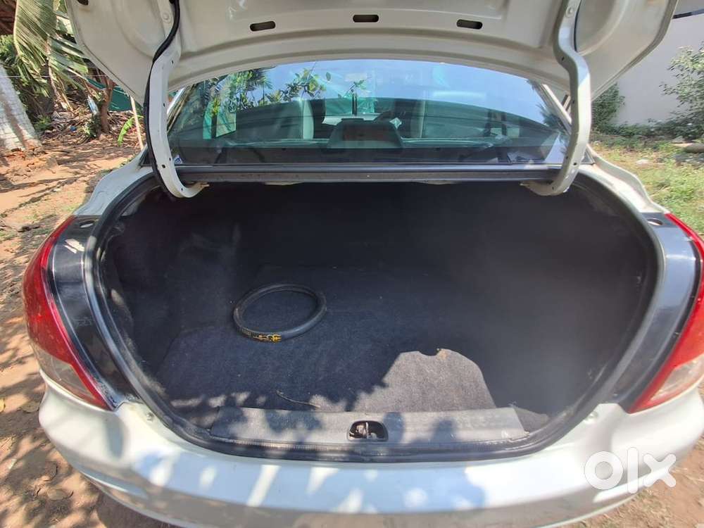 Maruti Suzuki Swift Dzire 2010 Petrol Well Maintained