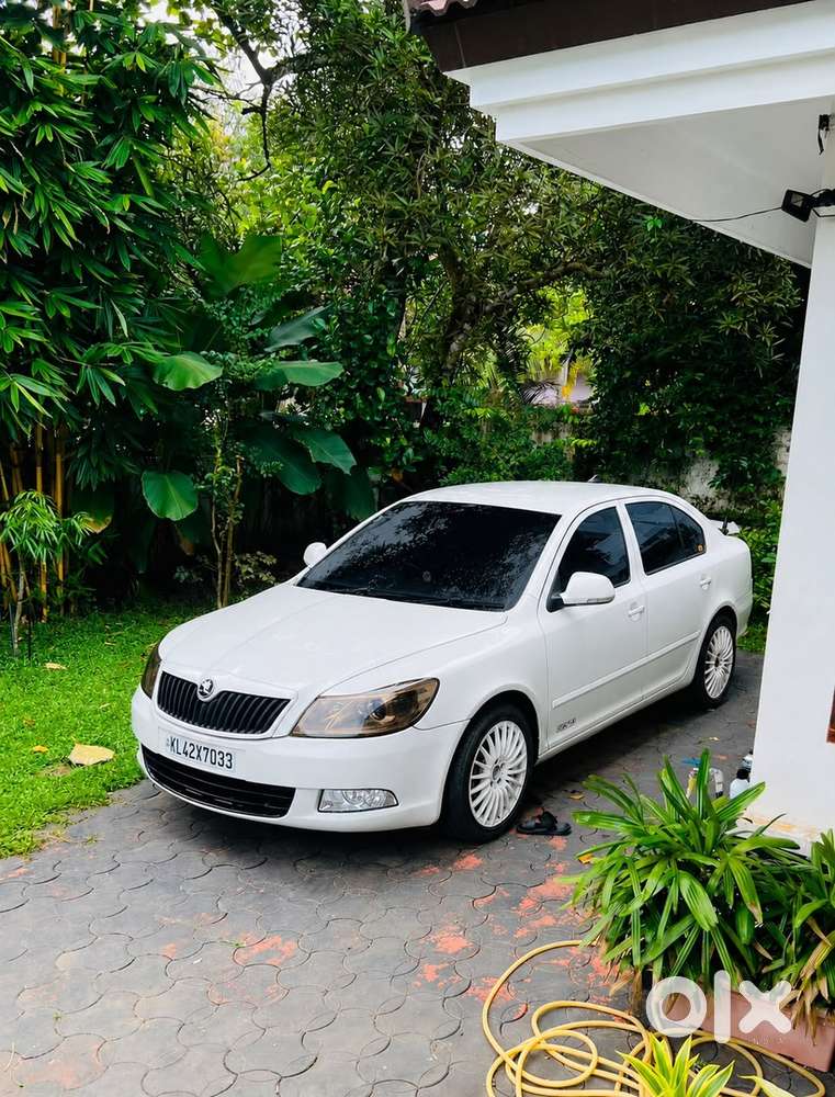 Skoda Laura Petrol Manual 2011