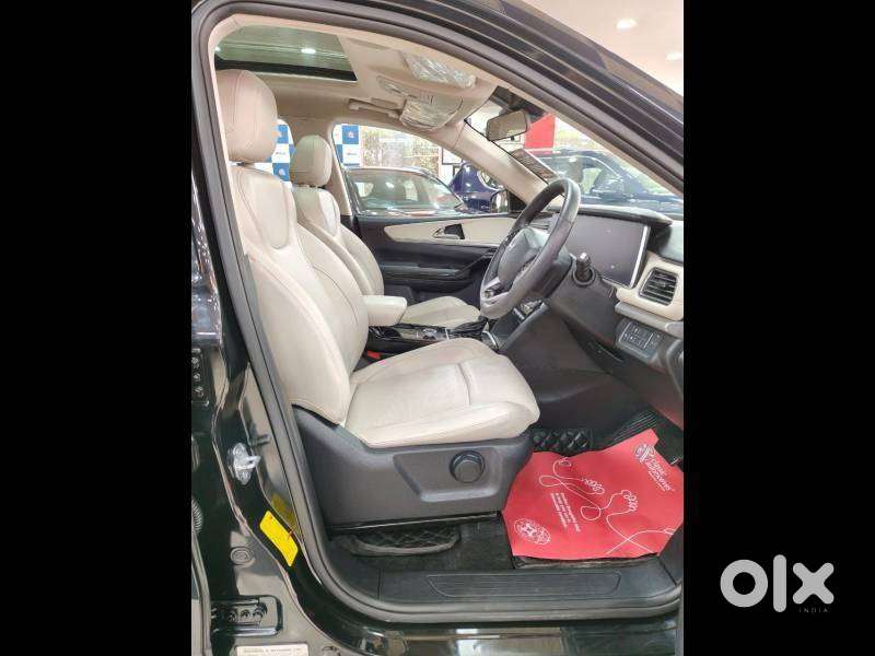 Mahindra Xuv700 2.0 Ax 7 Petrol At Luxury Pack Str, 2024, Petrol