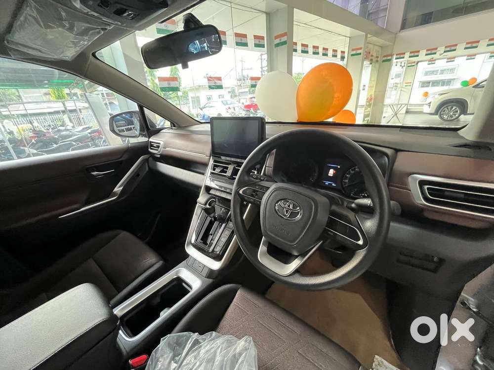 Toyota Innova Hycross 7s Option, 2026, Petrol