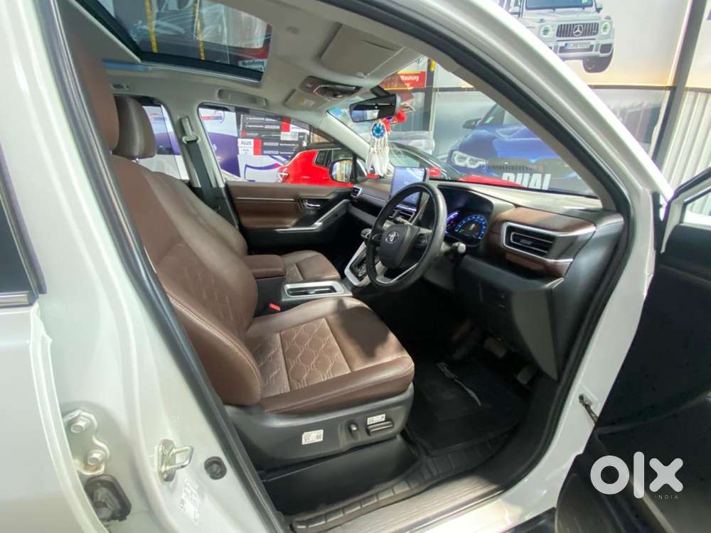 Toyota Innova Hycross 2.0 Zx Hybrid 7 Str, 2025, Petrol