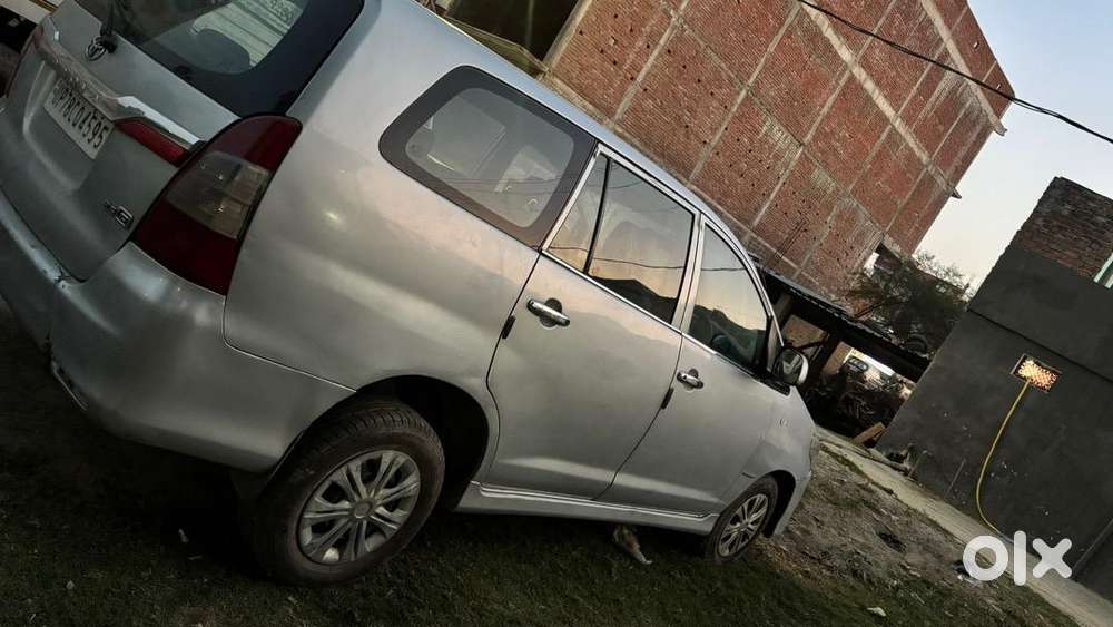 Toyota Innova 2012 Diesel 290000 Km Driven