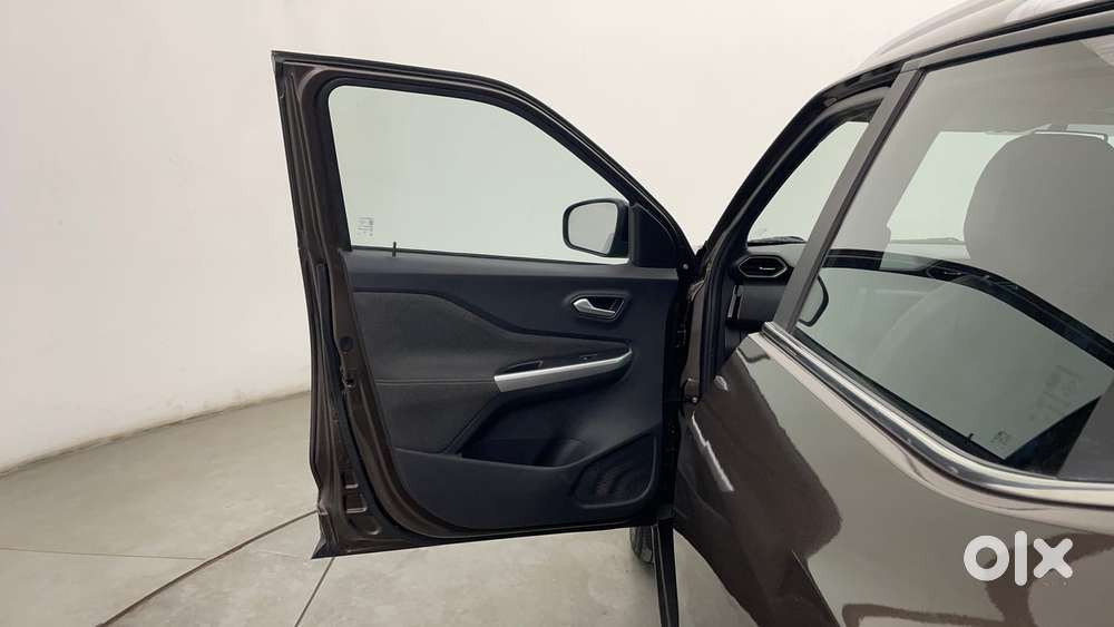 Nissan Magnite 1.0 Xv Premium, 2024, Petrol