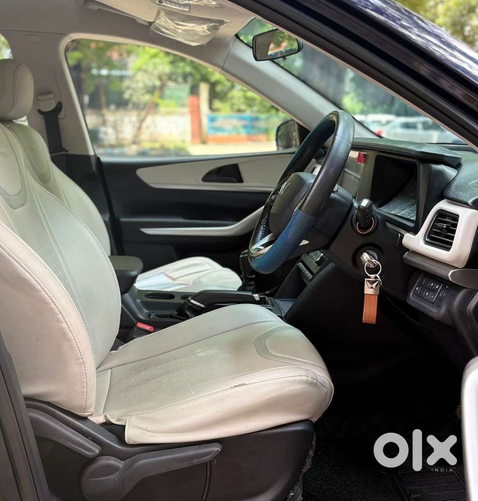 Mahindra Xuv700, 2025, Petrol