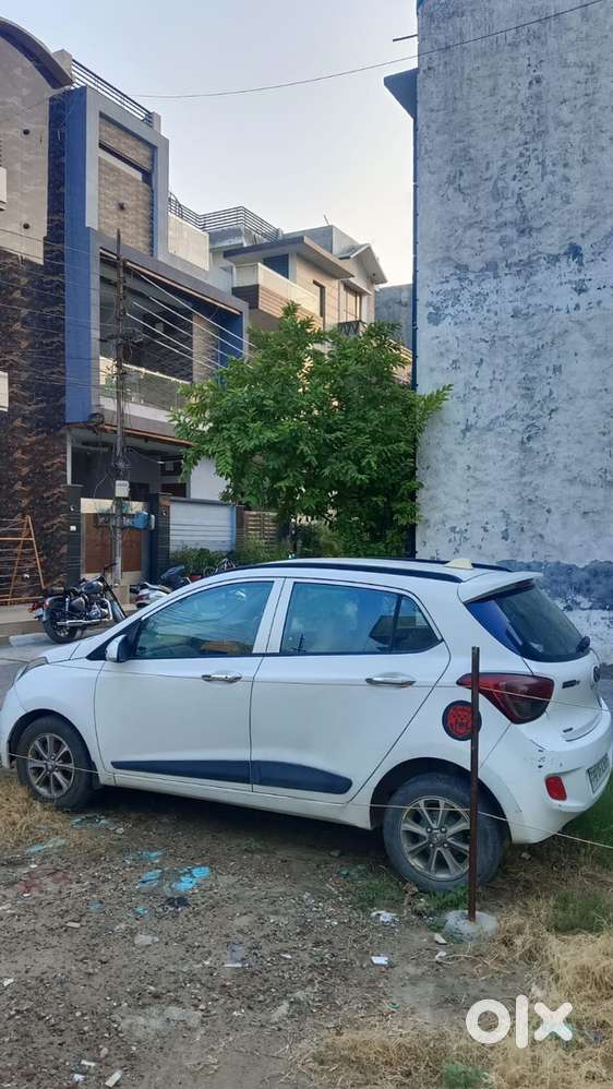 Hyundai Grand I10 2015 Model Very Less Driven Well Maintained Car