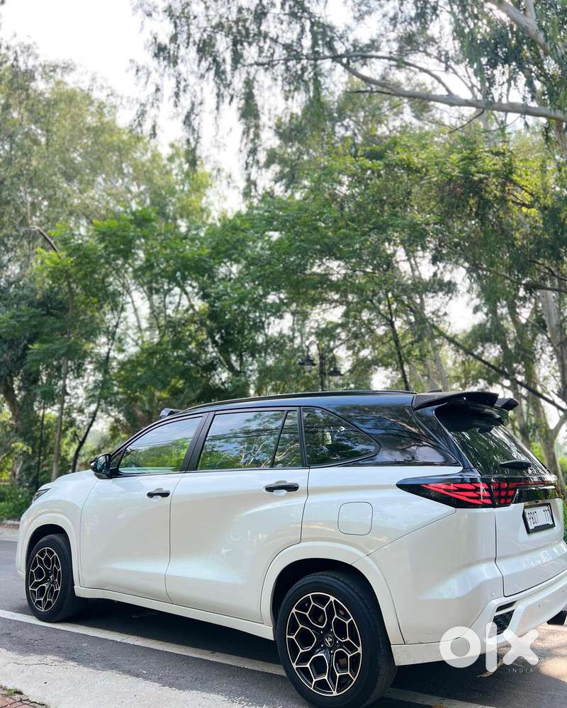 Toyota Innova Hycross 2.0 Zx (o) Hybrid 7 Str, 2025, Cng & Hybrids