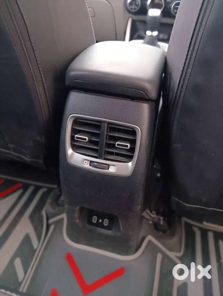 Hyundai Venue Petrol 2023 Sunroof Top Model