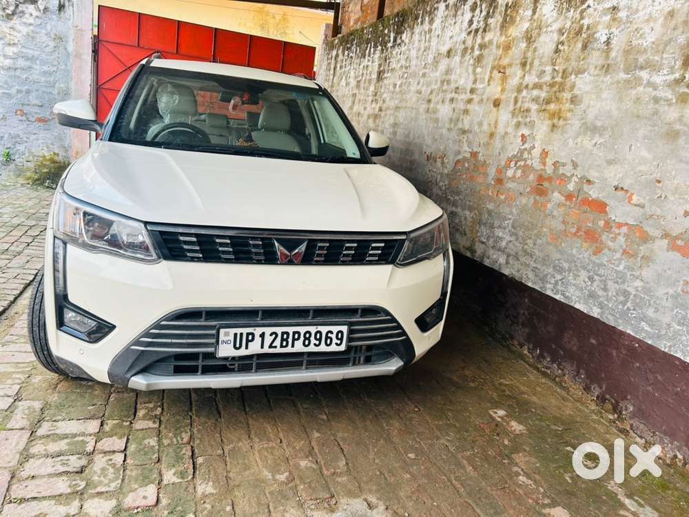 Mahindra Xuv300 2023 Petrol Well Maintained