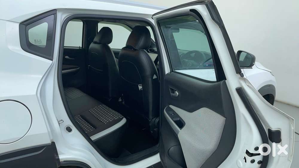 Nissan Magnite 1.0 Xv, 2023, Petrol
