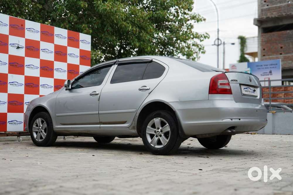 Skoda Laura Ambiente 2.0 Tdi Cr Manual, 2012, Diesel