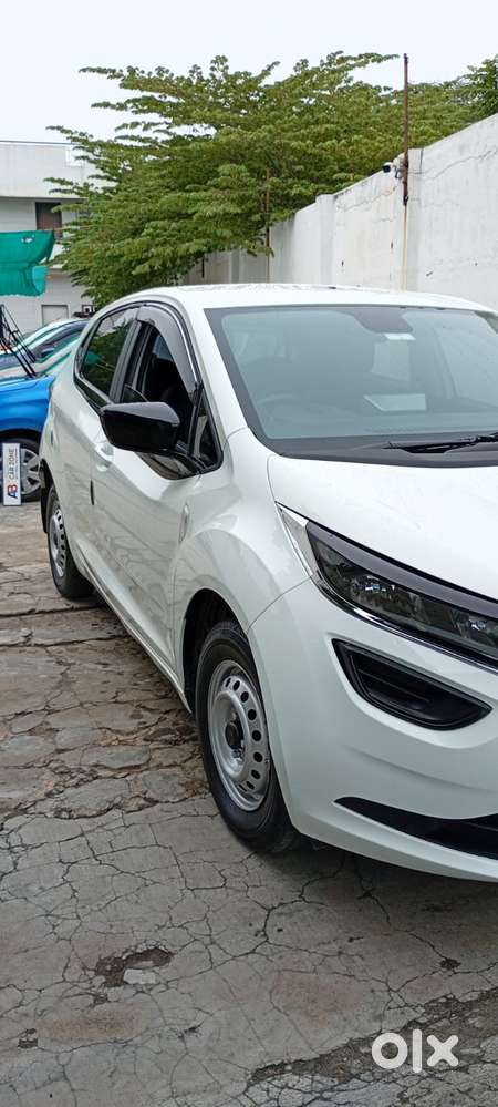 Tata Altroz 1.2 Xe, 2024, Petrol