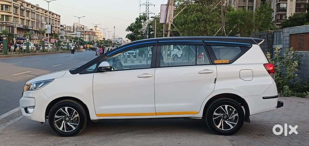 Toyota Innova Crysta 2.4 G Mt, 2023, Diesel