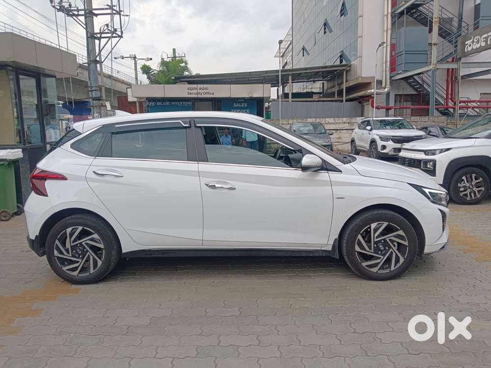 Hyundai I20 Asta (o) 1.2 Ivt Dual Tone, 2025, Petrol