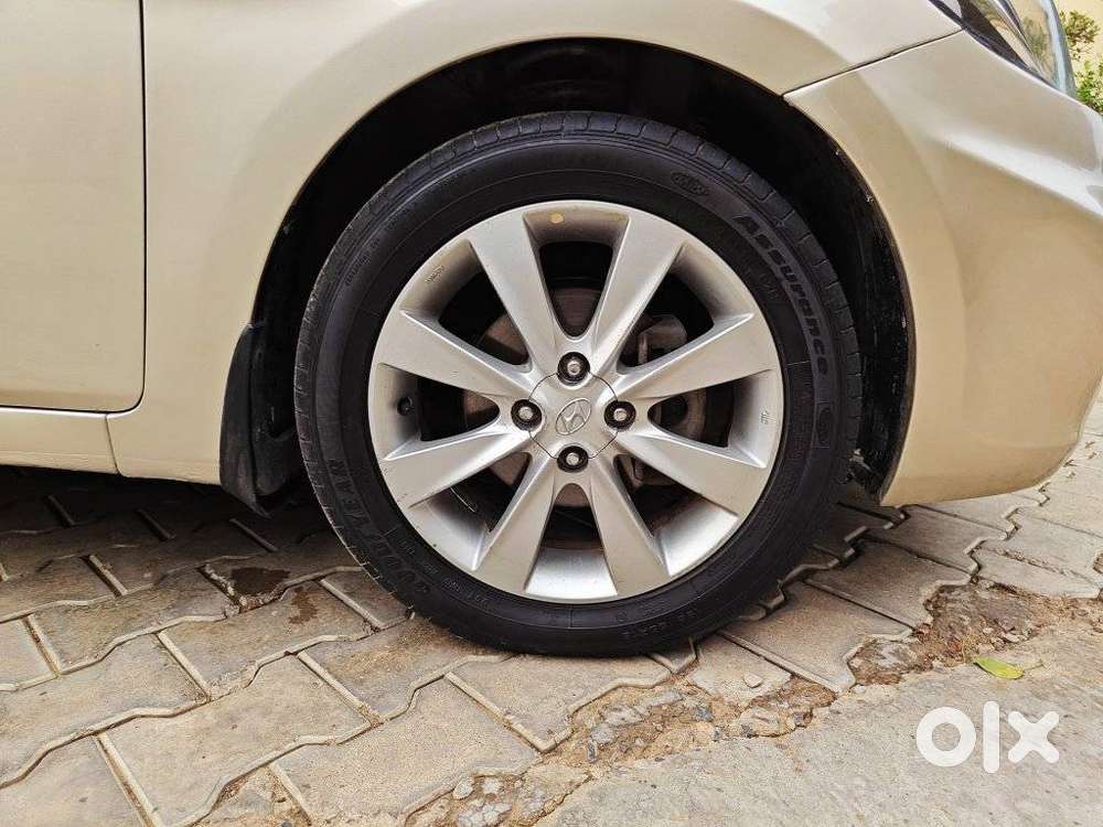 Hyundai Verna Fluidic 1.6 Vtvt Sx, 2013, Petrol