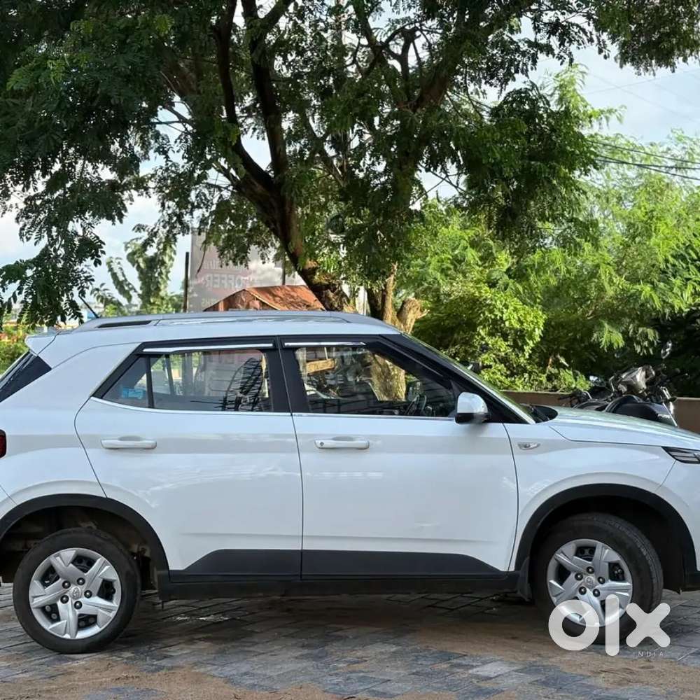 Hyundai Venue S Petrol 2020