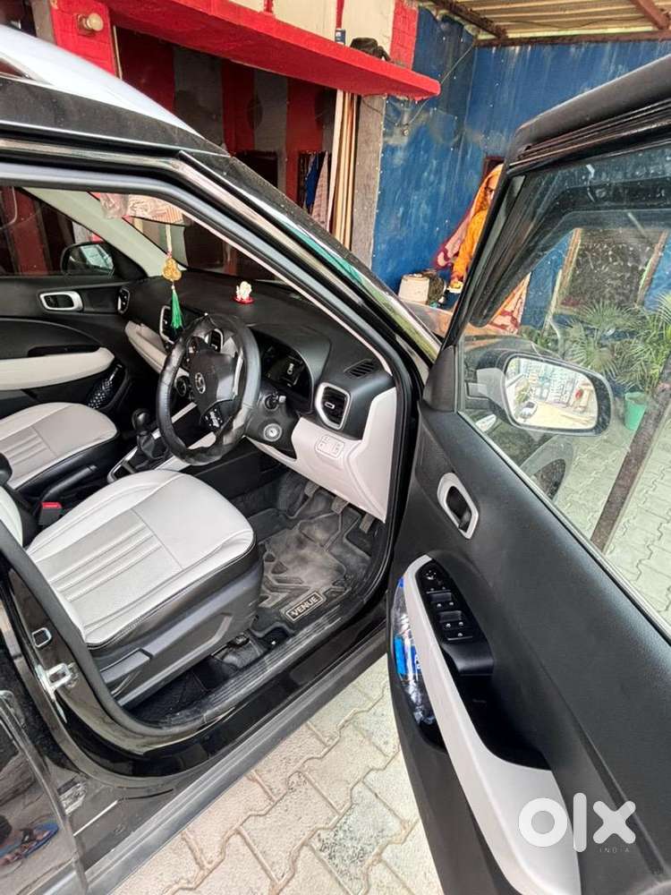 Hyundai Venue 2025 Petrol 9100 Km Driven