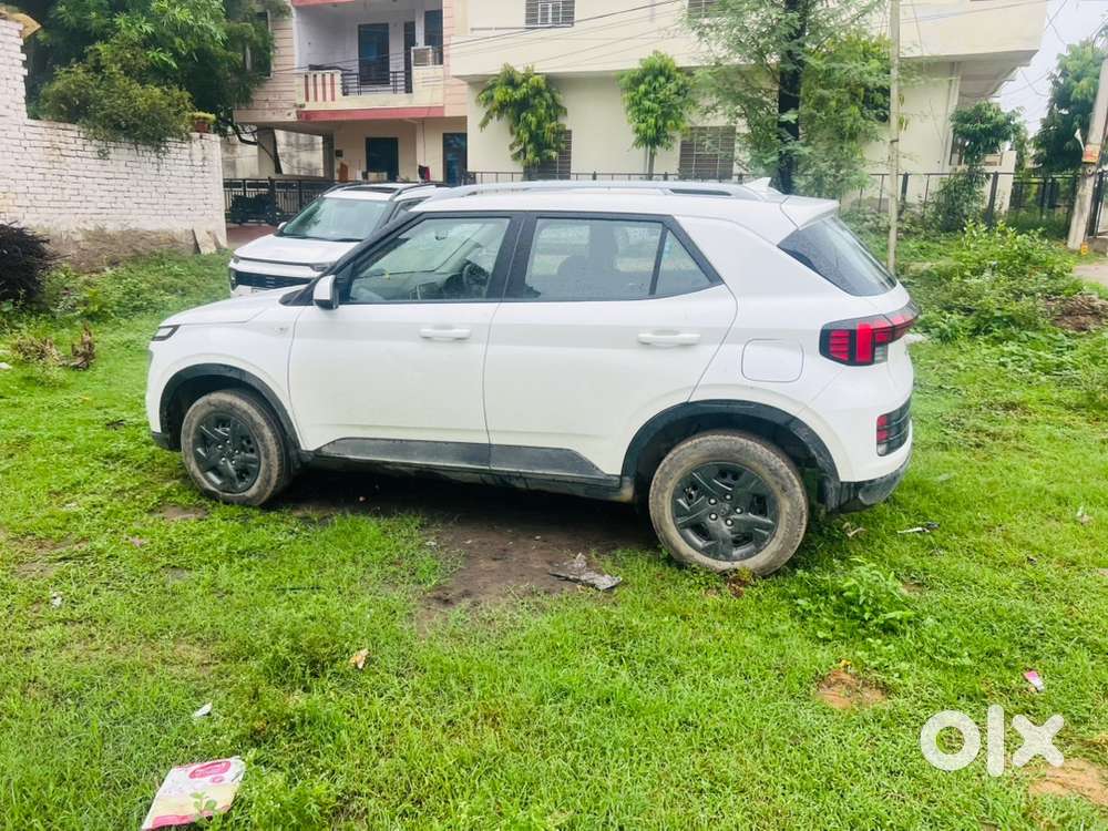 Hyundai Venue Petrol 2025