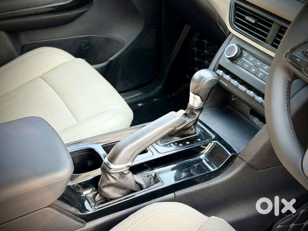 Mahindra Xuv700 2.0 Ax 7 Petrol At Str, 2023, Petrol