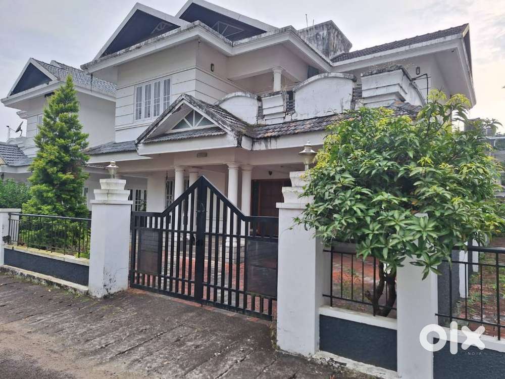 Premium  4 Bhk Villa for sale in Puthuppally