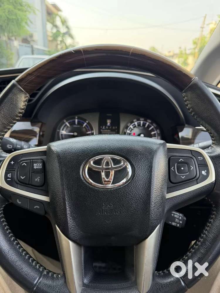 Toyota Innova Crysta 2.8 Zx At 7 Seater, 2016, Diesel