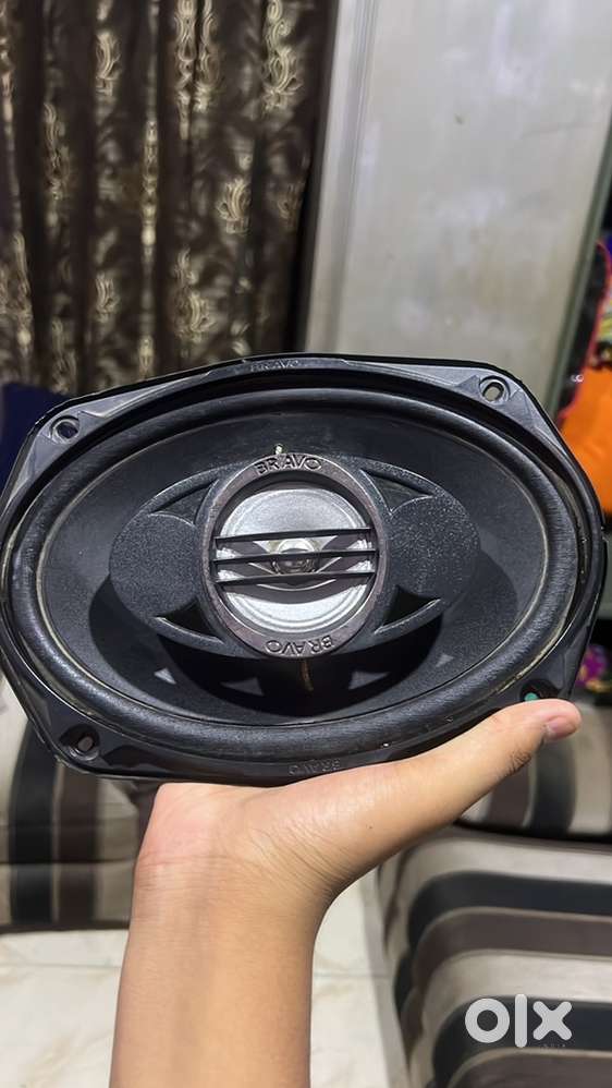 1 pair Bravo ovals 60rms each non-repairable with clean audio
