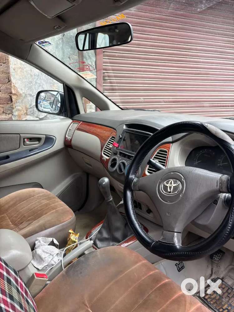 Toyota Innova 2012