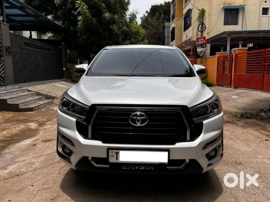 Toyota Innova Crysta 2.4 V 8 Str, 2023, Diesel