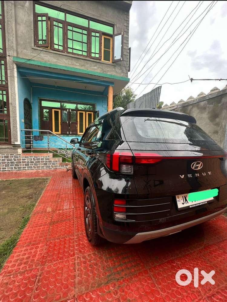 Hyundai Venue 2023 Petrol Well Maintained