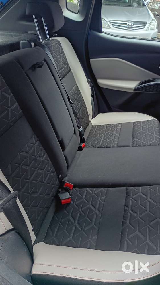 Nissan Magnite Kuro Edition Petrol Amt, 2025, Petrol