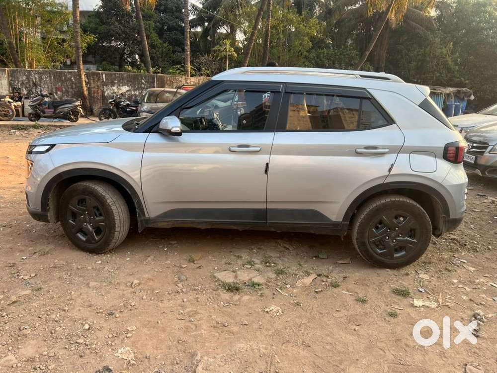 Hyundai Venue 2023 Petrol Well Maintained