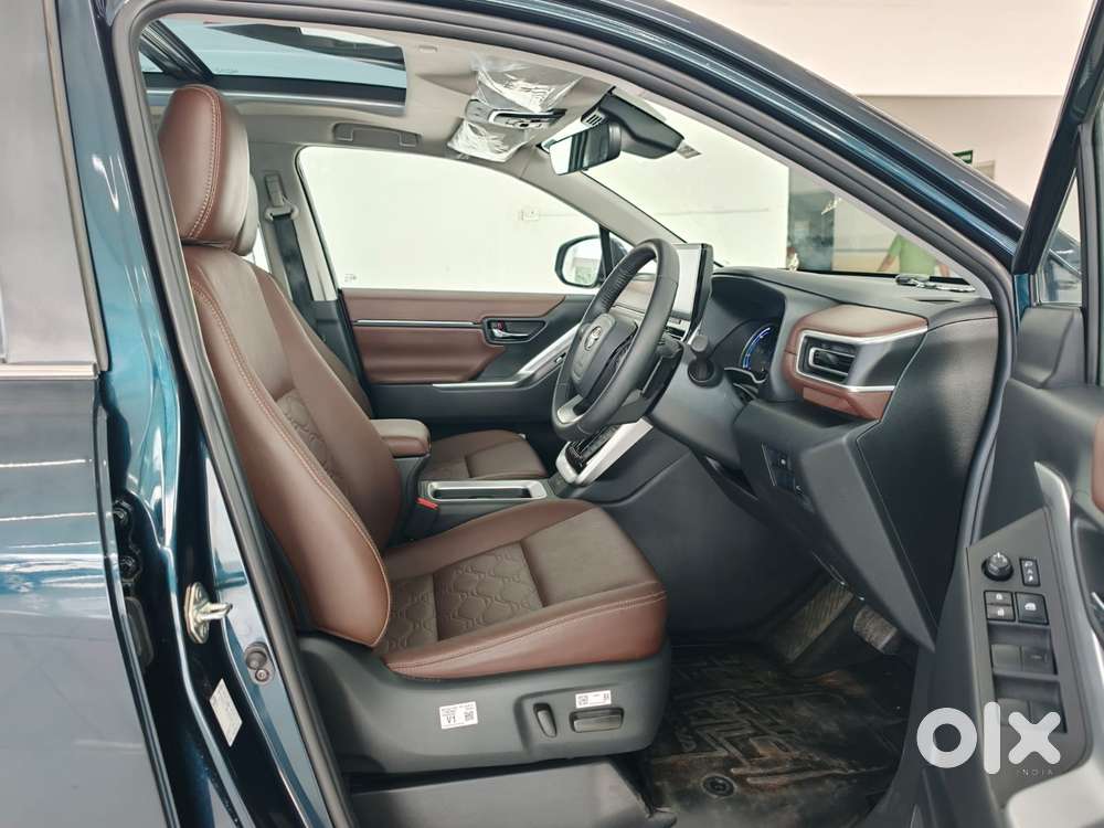 Toyota Innova Hycross 2.0 Zx (o) Hybrid 7 Str, 2024, Cng & Hybrids