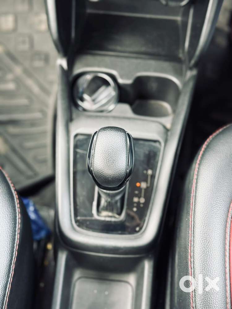 Maruti Suzuki New-gen Swift Vxi, 2025, Petrol