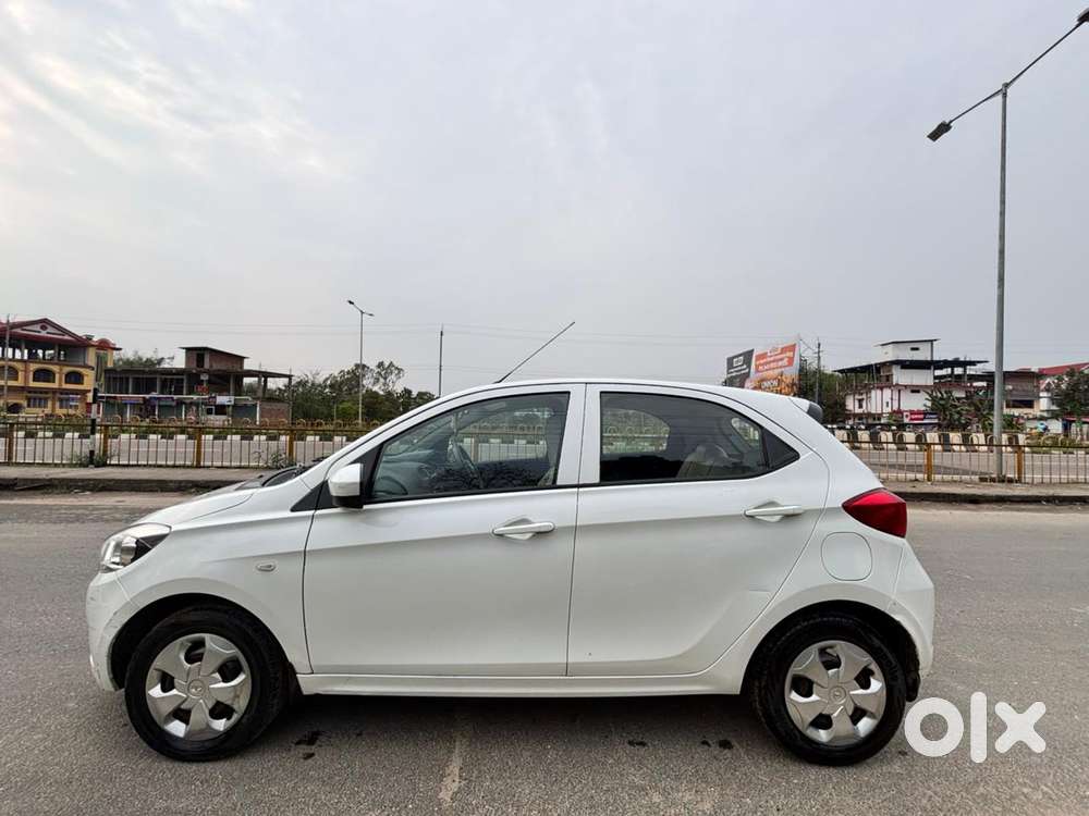Tata Tiago 1.2 Revotron Xt (o), 2018, Petrol