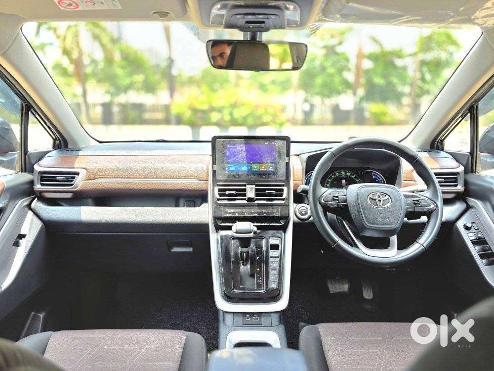 Toyota Innova Hycross 2.0 Vx Hybrid 8 Str, 2025, Petrol