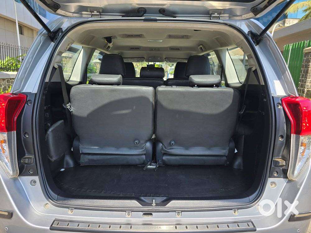 Toyota Innova Crysta 2.4 G Plus Mt 8 Str, 2024, Diesel