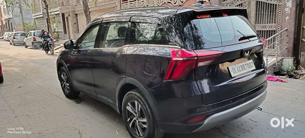 Mahindra Xuv700 2.0 Ax 5 Petrol Mt 7 Str, 2022, Petrol