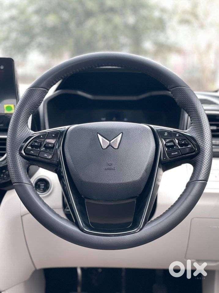 Mahindra Xuv 3xo Ax5 Pm Mt, 2024, Petrol