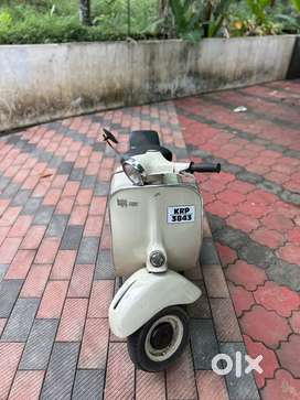 Bajaj super scooter discount olx