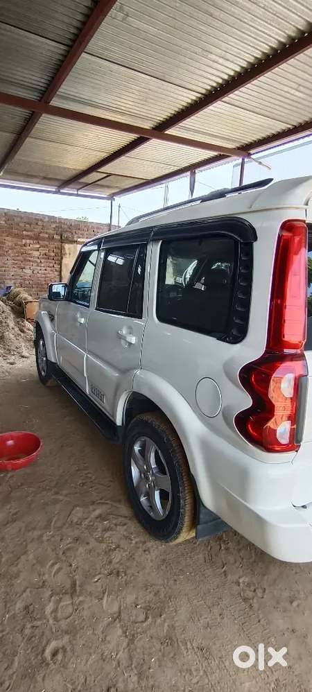 Mahindra Scorpio S6 2017