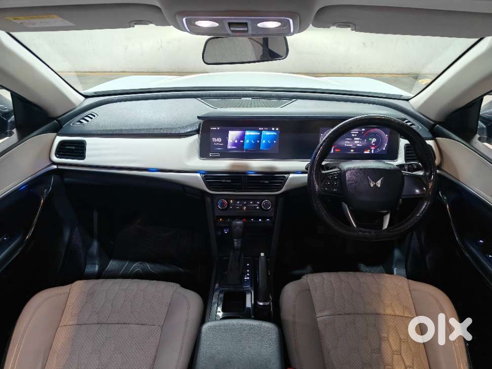 Mahindra Xuv700 2.2 Ax 5 Diesel At Str, 2022, Diesel