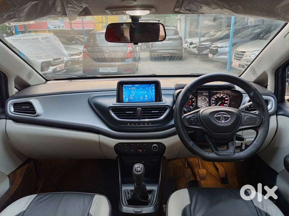 Tata Altroz 1.2 Xm Plus, 2024