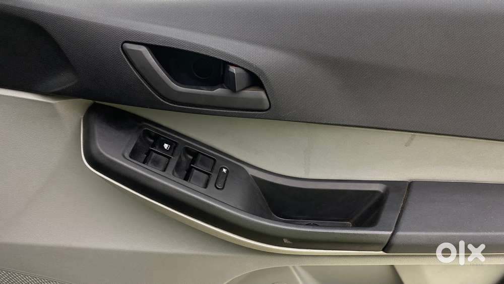 Tata Tiago 1.2 Revotron Xt Option, 2022, Petrol