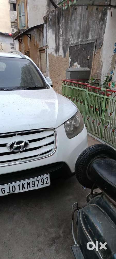 Hyundai Santa Fe 2011 Diesel 98000 Km Driven