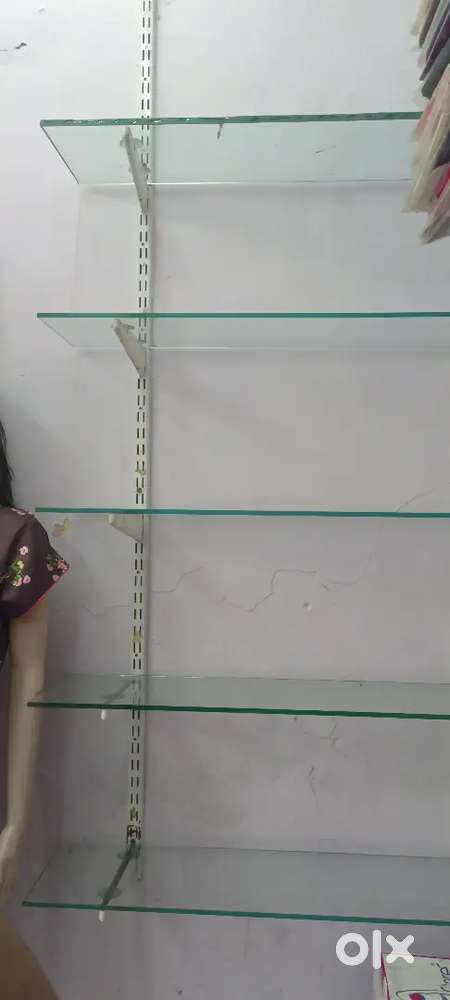 Glasses for shop items having 25 glasses all in best condition