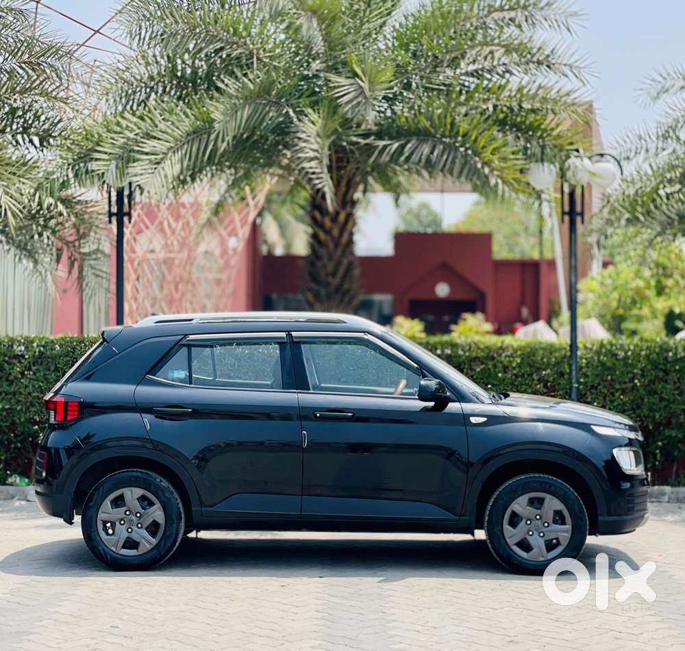 Hyundai Venue S 1.2 Petrol, 2023, Petrol