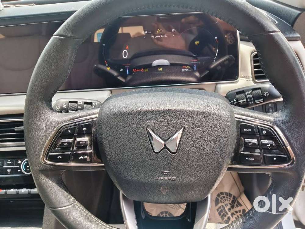 Mahindra Xuv700 2.2 Ax 7 Diesel Mt Str, 2025, Diesel