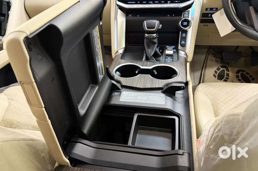Toyota Land Cruiser V8 Petrol, 2026, Petrol